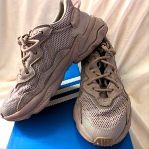 adidas Originals Ozweego (Lava Grey)